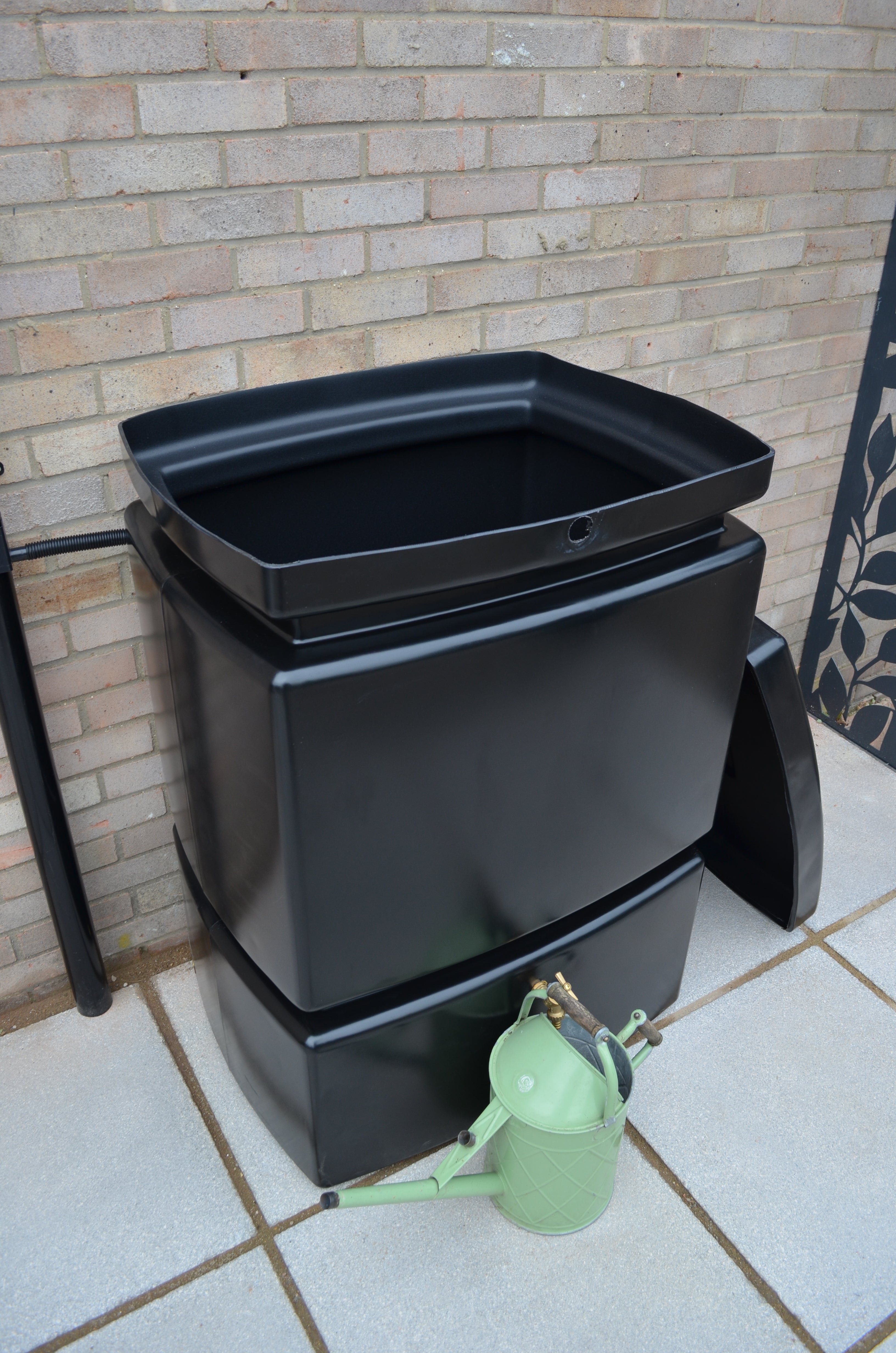 525 Litre Pillar Water Butt in Black